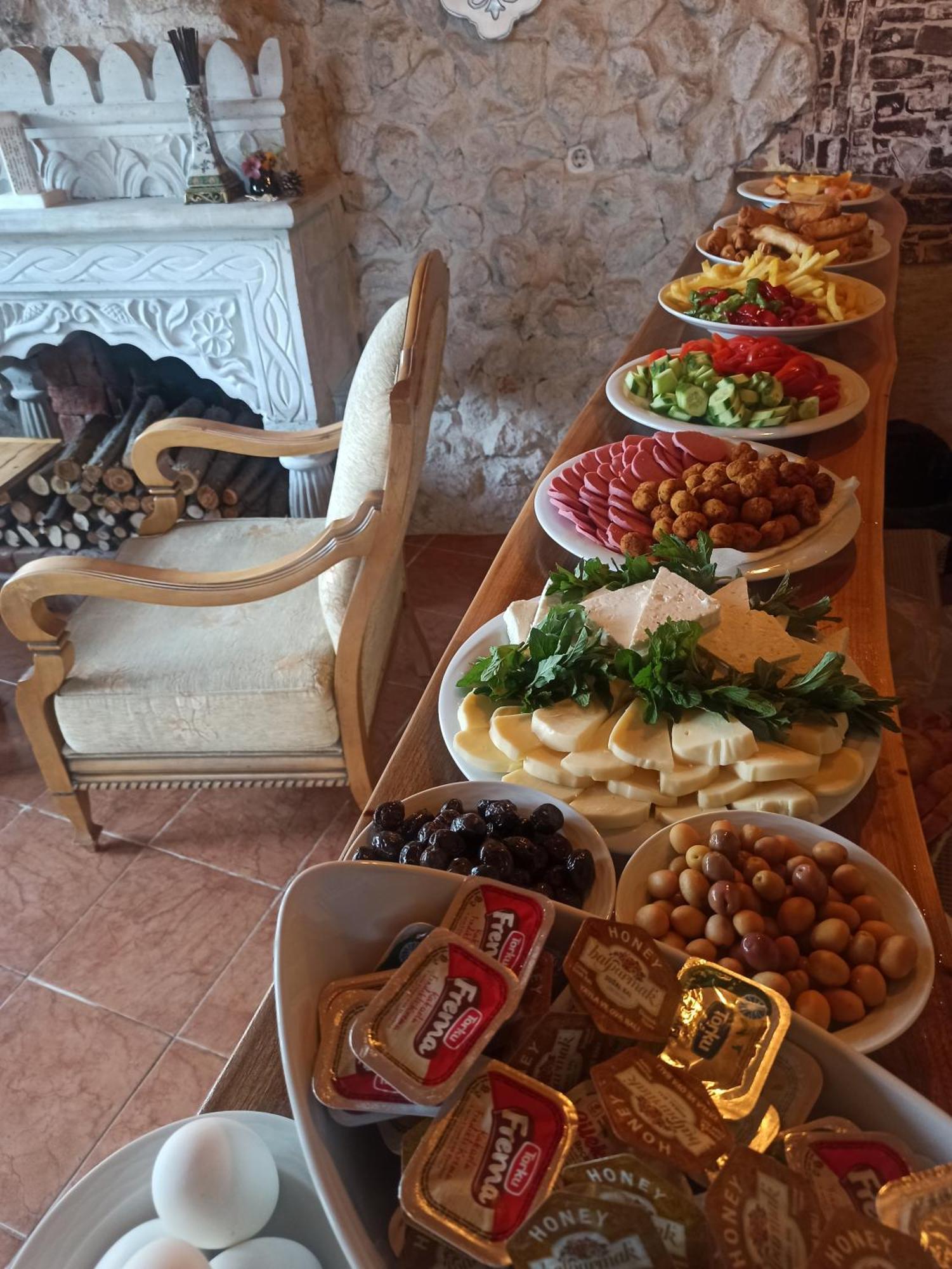 Philosophy Hotel Учгісар Екстер'єр фото