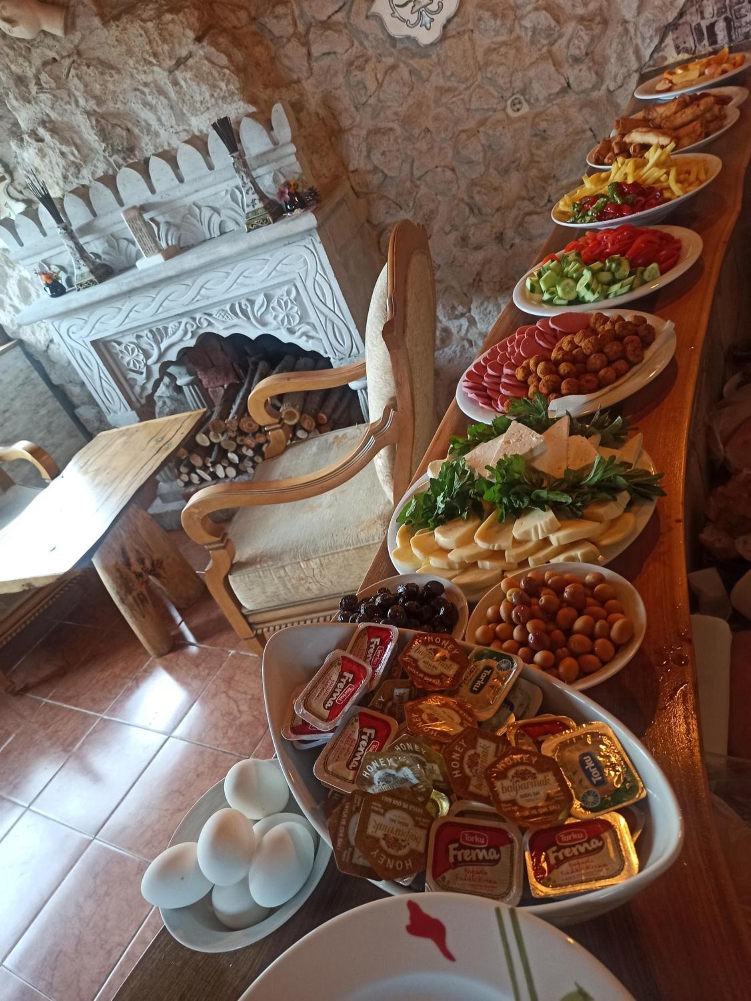 Philosophy Hotel Учгісар Екстер'єр фото