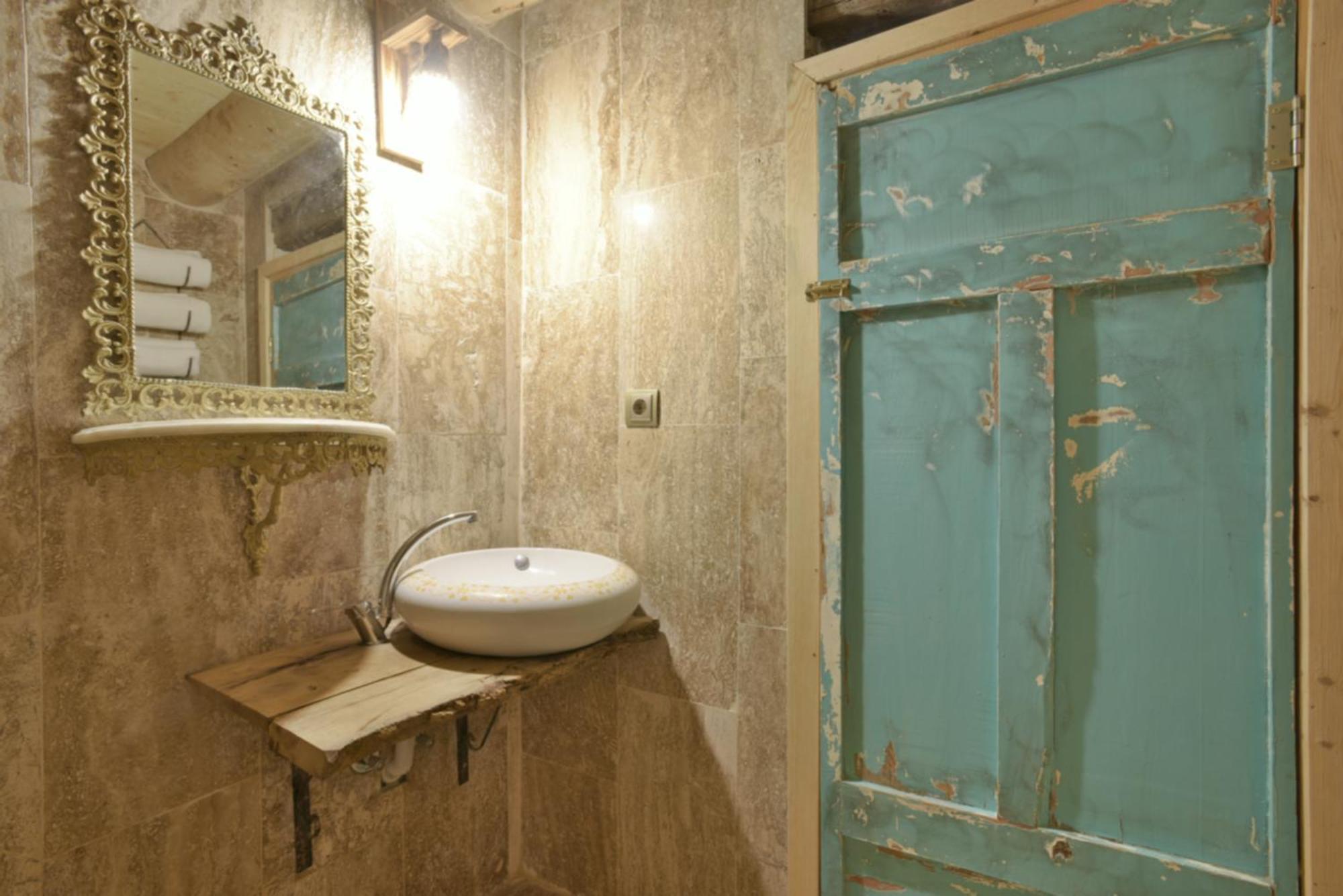 Philosophy Hotel Учгісар Екстер'єр фото