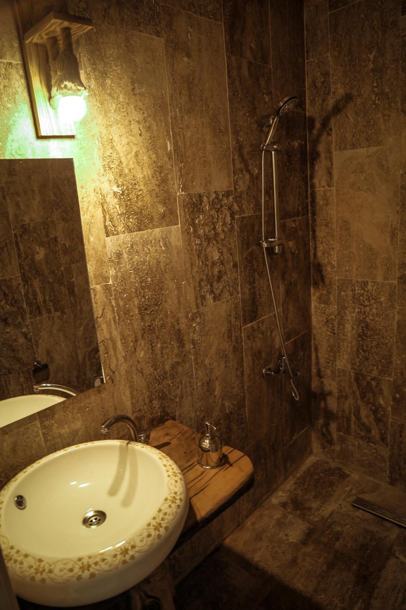 Philosophy Hotel Учгісар Екстер'єр фото