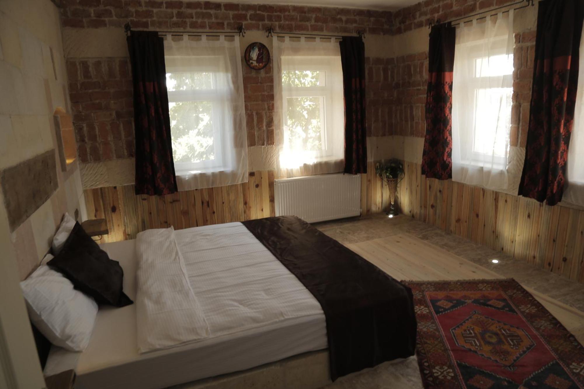 Philosophy Hotel Учгісар Екстер'єр фото