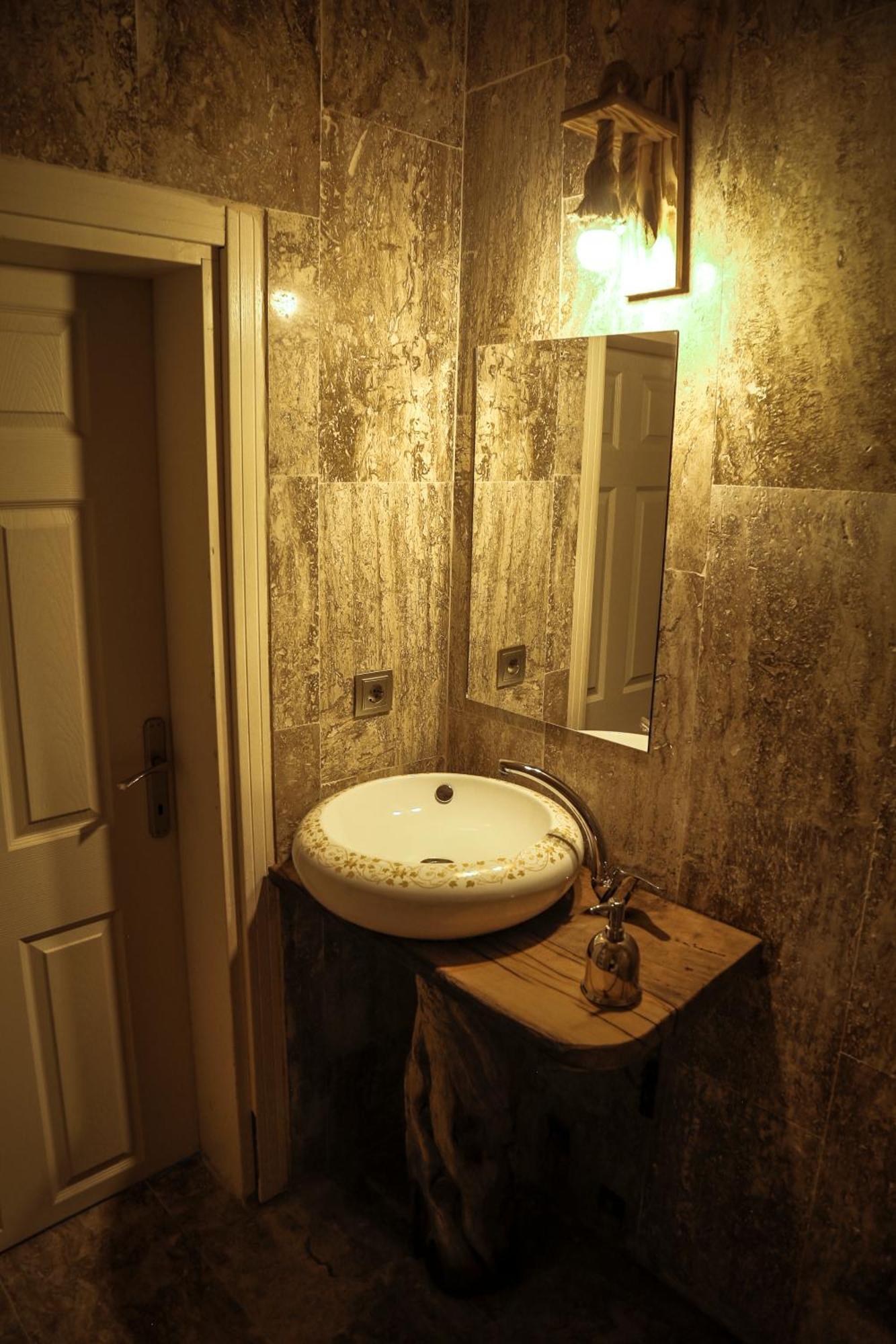 Philosophy Hotel Учгісар Екстер'єр фото
